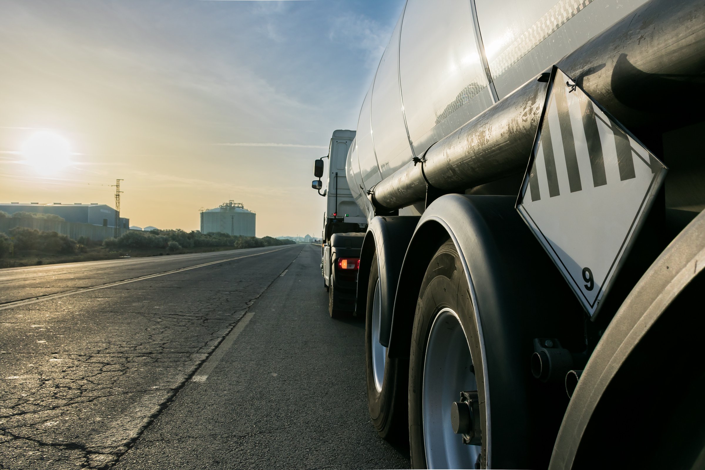 Fuel tanker truck